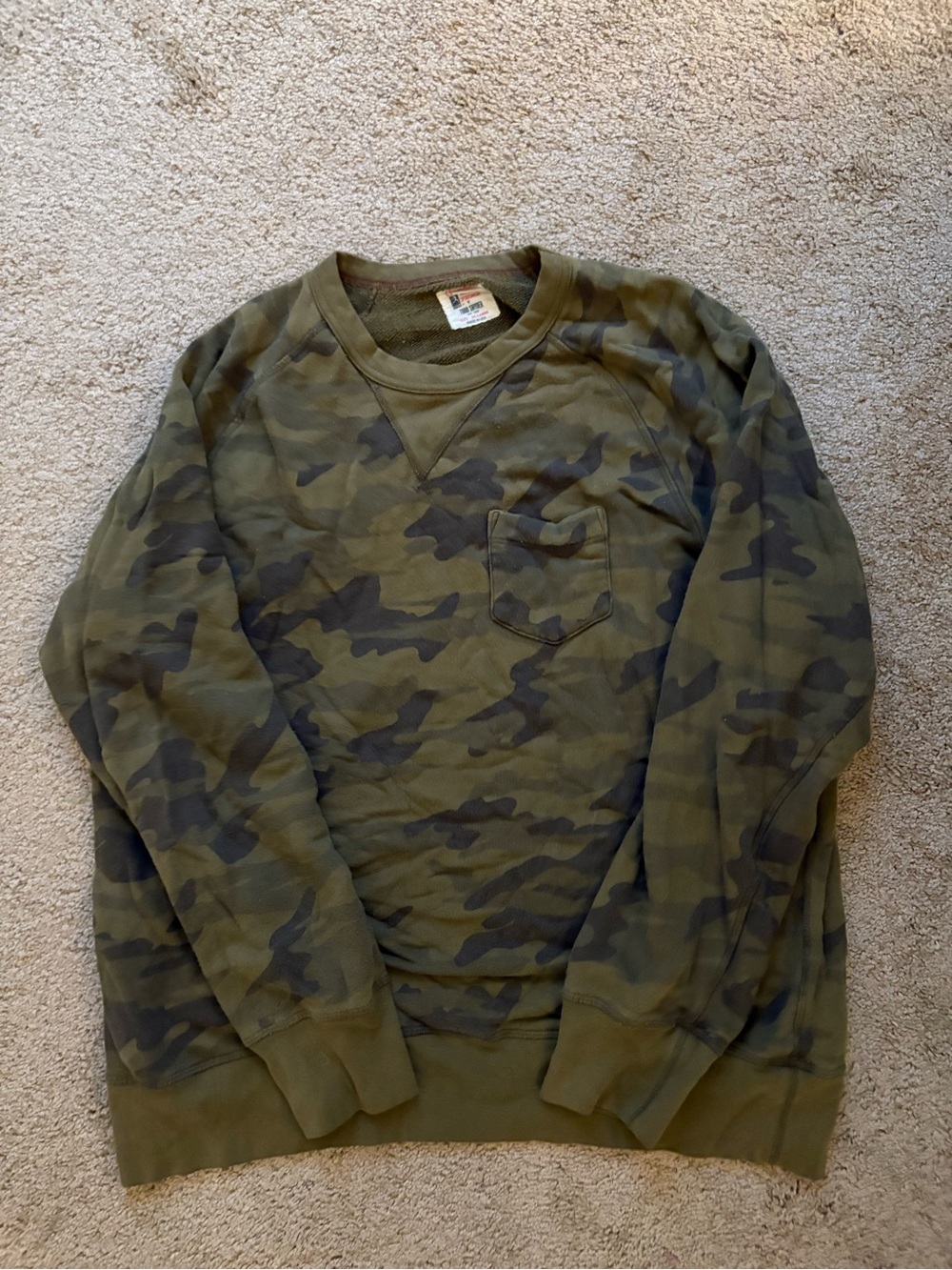 Todd snyder x champion , some pilling, good condition.